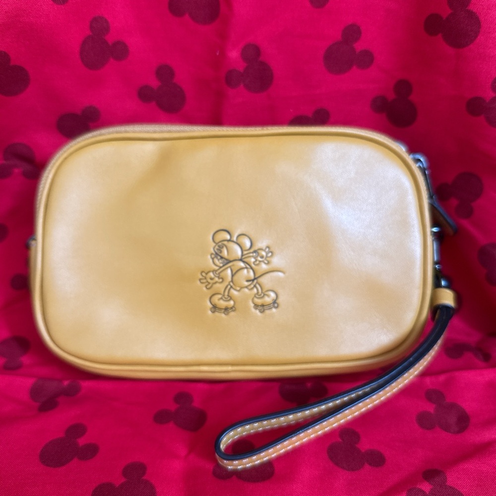 NWOT COACH LIMITED EDITION X DISNEY MICKEY MOUSE YELLOW LEATHER WRISTLET 💛